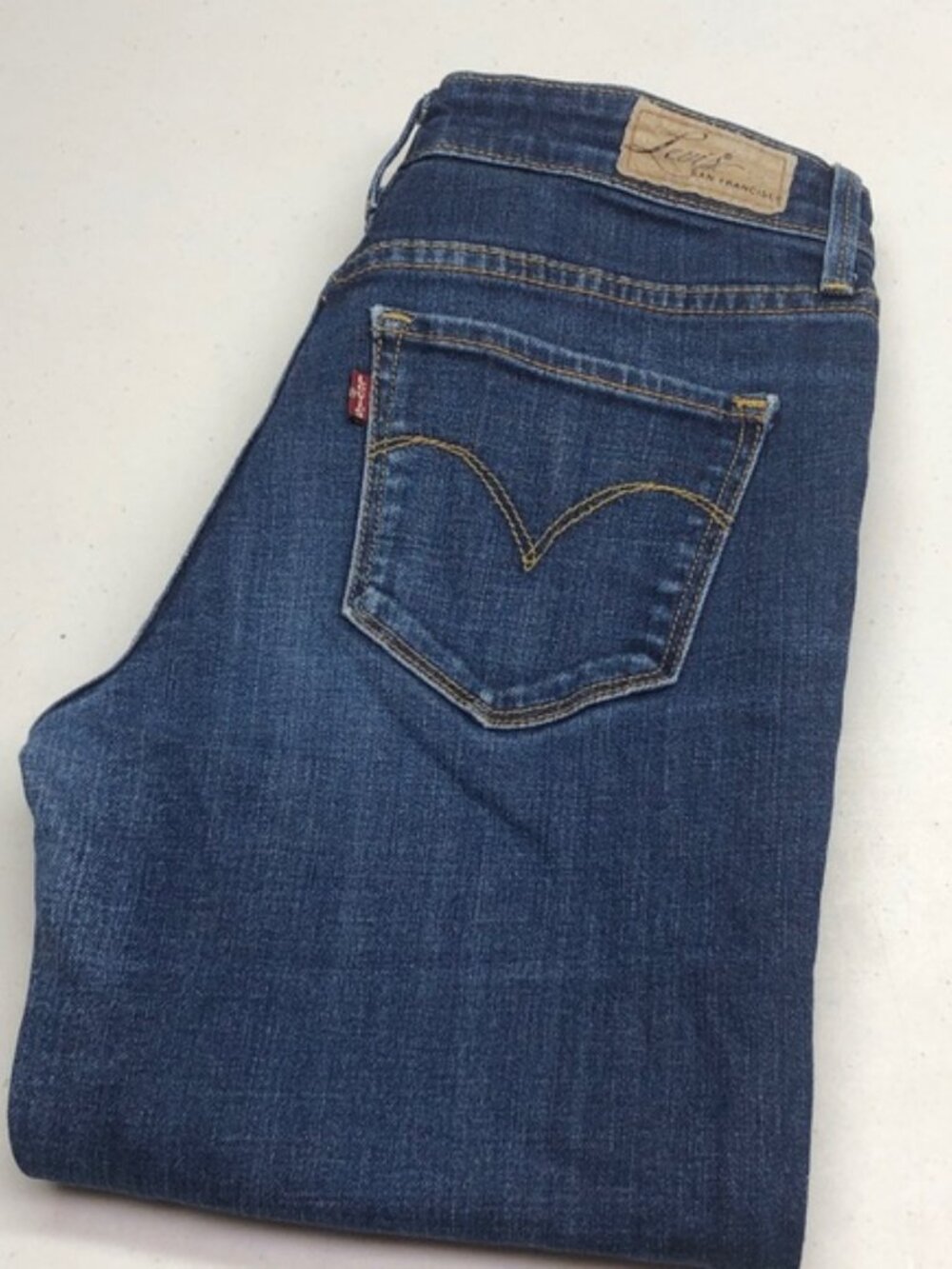 LEVIS DEMI CURVE CLASSIC STRAIGHT LEG JEANS 2/26x29 ⭐️